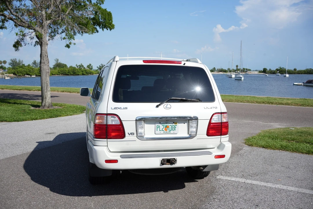 2004 Lexus LX 2nd Gen - Image 14 of 31