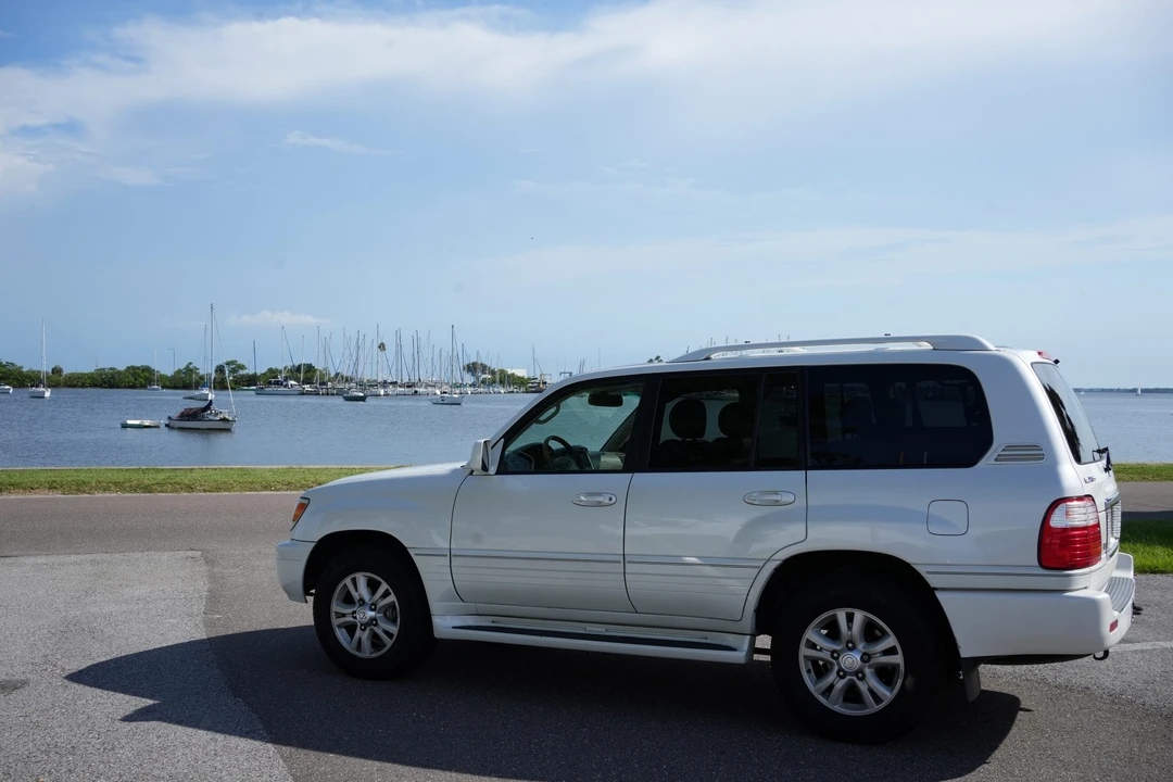 2004 Lexus LX 2nd Gen - Image 22 of 31