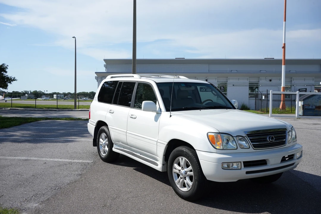 2004 Lexus LX 2nd Gen - Image 10 of 31