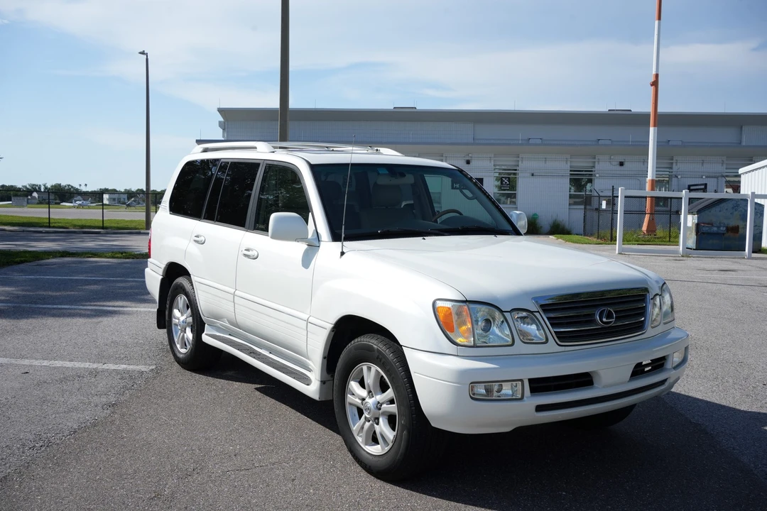 2004 Lexus LX 2nd Gen - Image 9 of 31