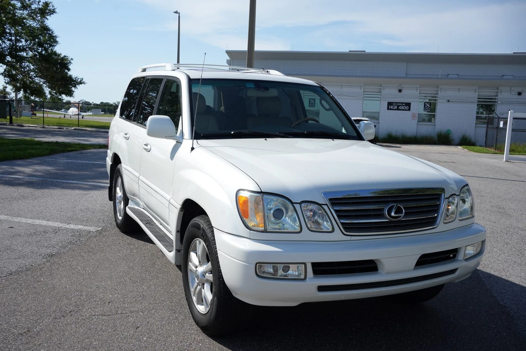 2004 Lexus LX 2nd Gen - Image 5 of 31