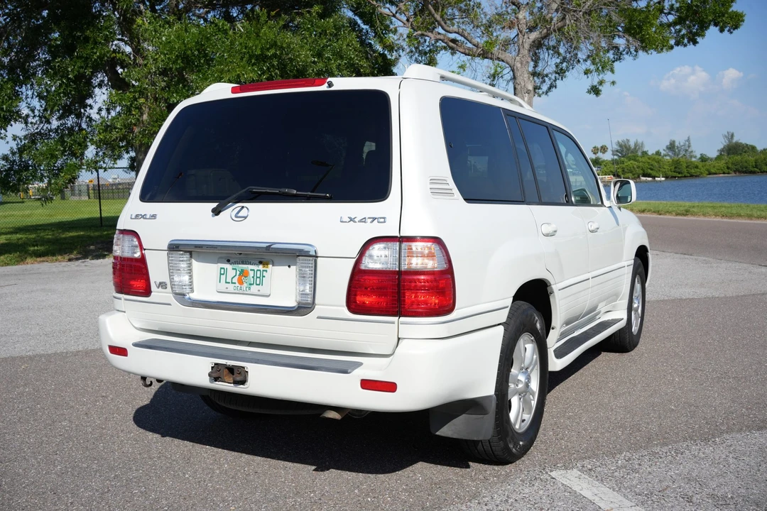 2004 Lexus LX 2nd Gen - Image 13 of 31