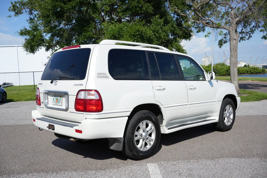 2004 Lexus LX 2nd Gen - Image 12 of 31
