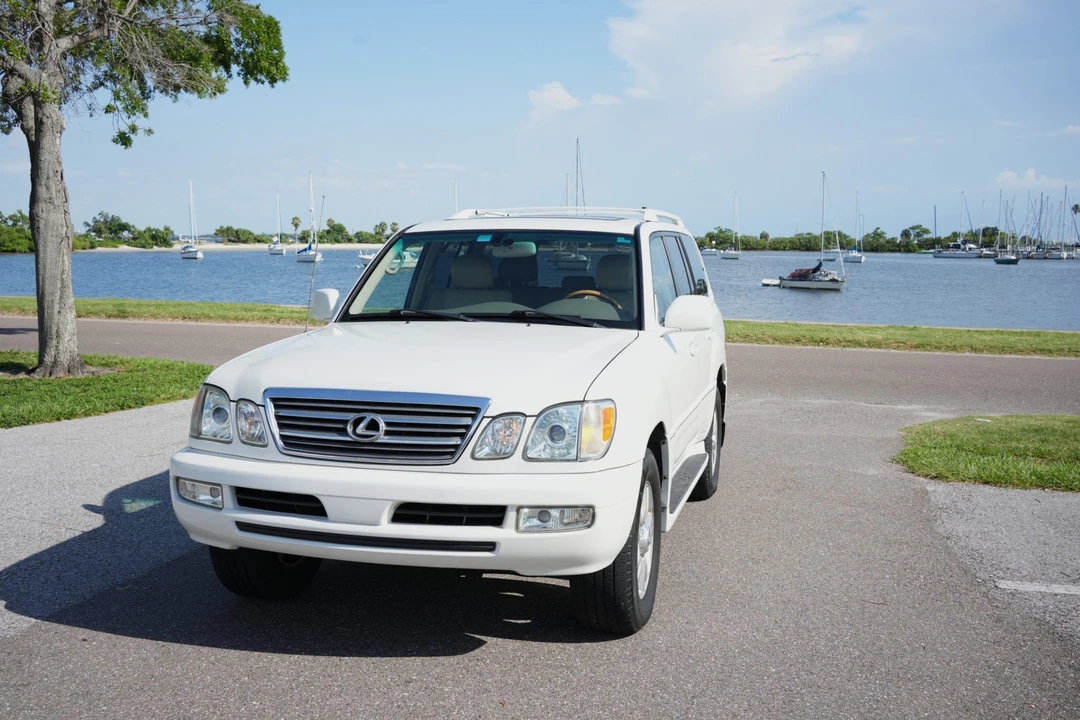 2004 Lexus LX 2nd Gen - Image 29 of 31