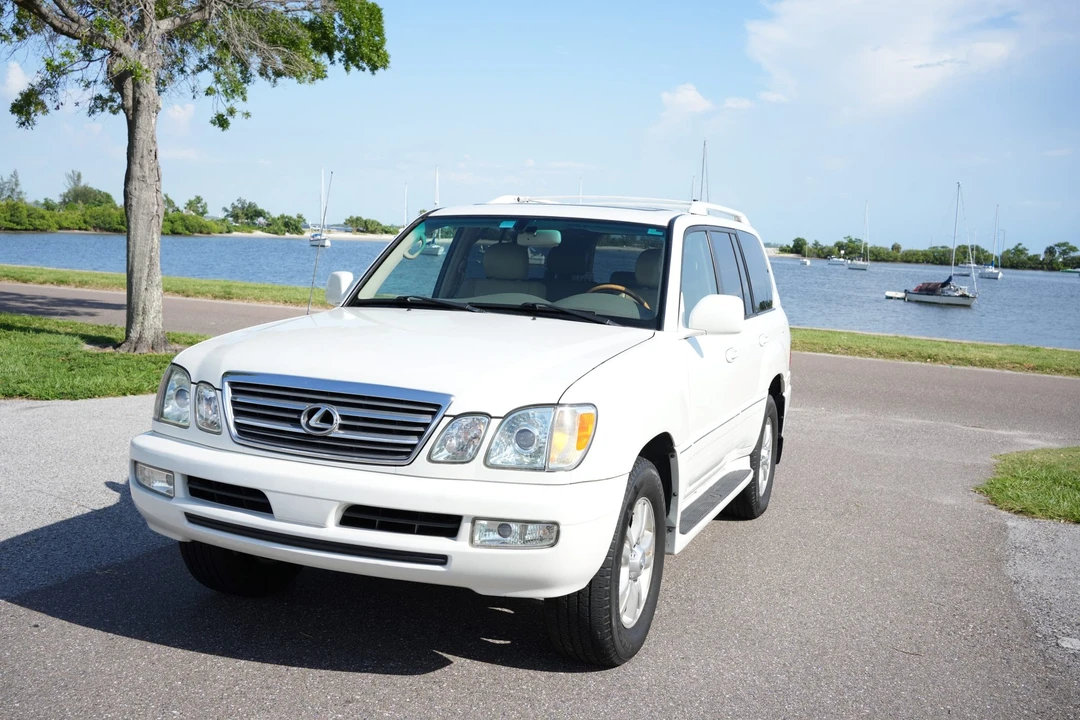2004 Lexus LX 2nd Gen - Image 27 of 31