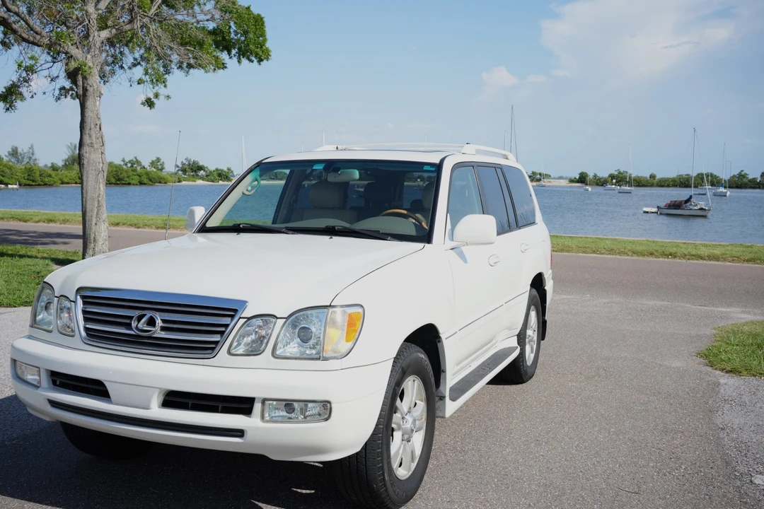 2004 Lexus LX 2nd Gen - Image 26 of 31