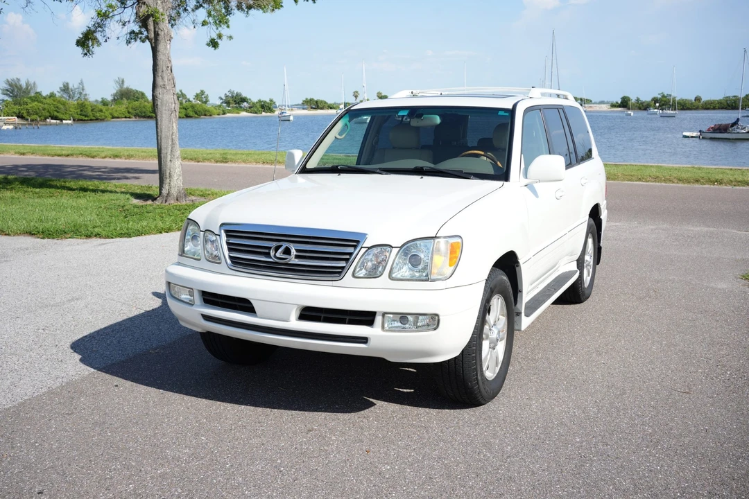 2004 Lexus LX 2nd Gen - Image 25 of 31