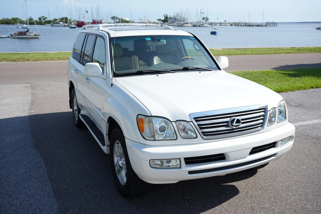 2004 Lexus LX 2nd Gen - Image 4 of 31