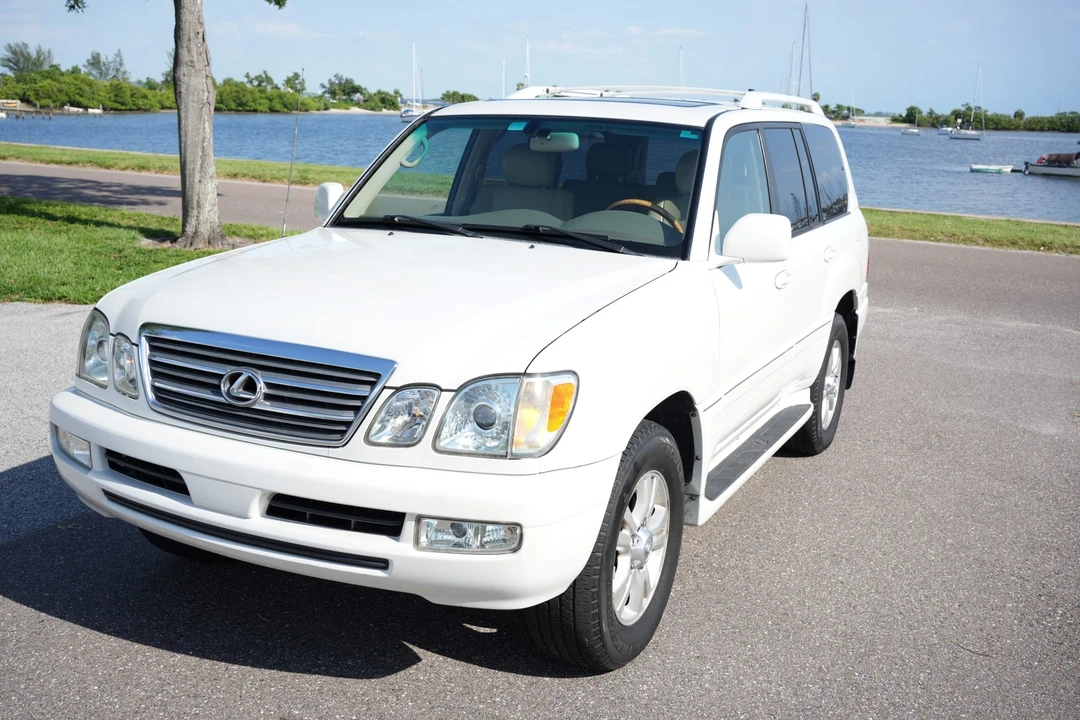 2004 Lexus LX 2nd Gen - Image 28 of 31