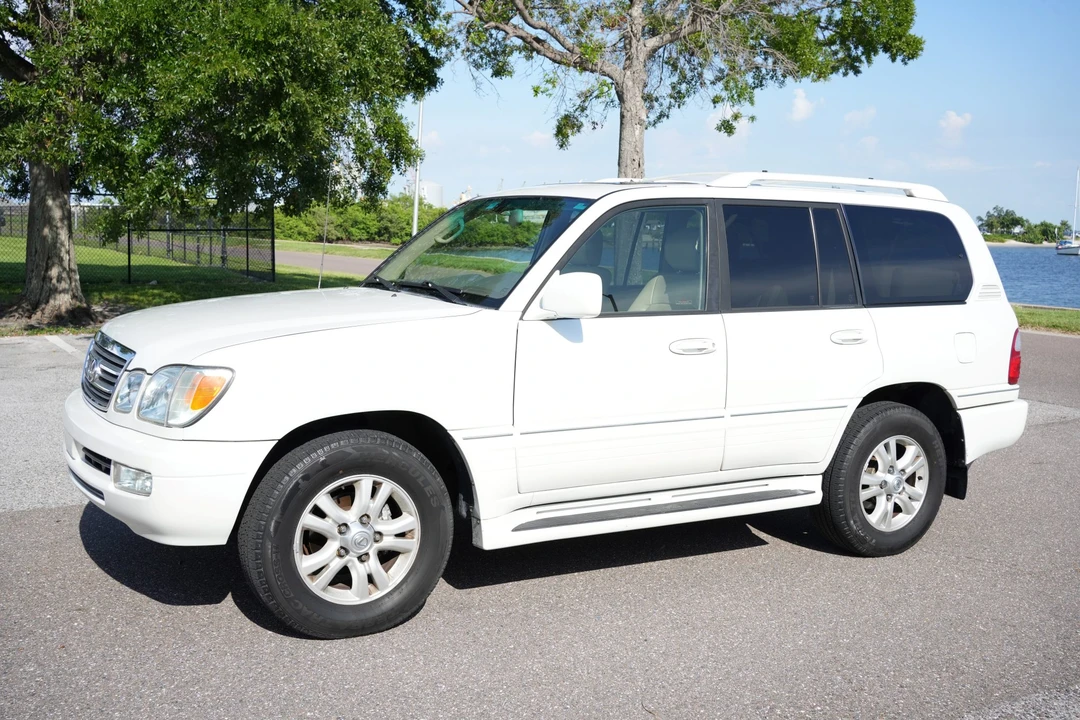 2004 Lexus LX 2nd Gen - Image 24 of 31