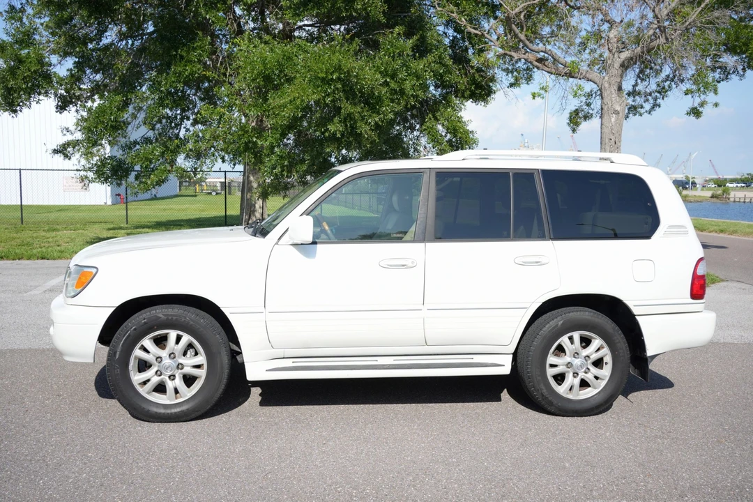 2004 Lexus LX 2nd Gen - Image 23 of 31
