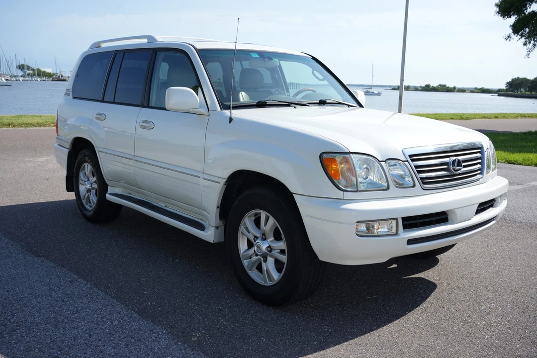 2004 Lexus LX 2nd Gen - Image 11 of 31