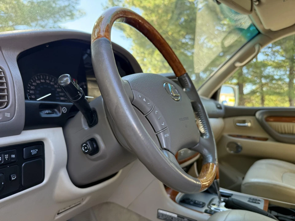 2004 Lexus LX 2nd Gen - Image 30 of 31