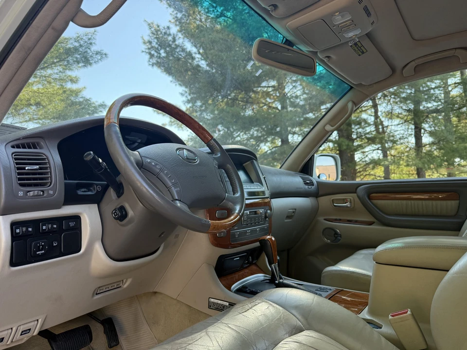 2004 Lexus LX 2nd Gen - Image 28 of 31