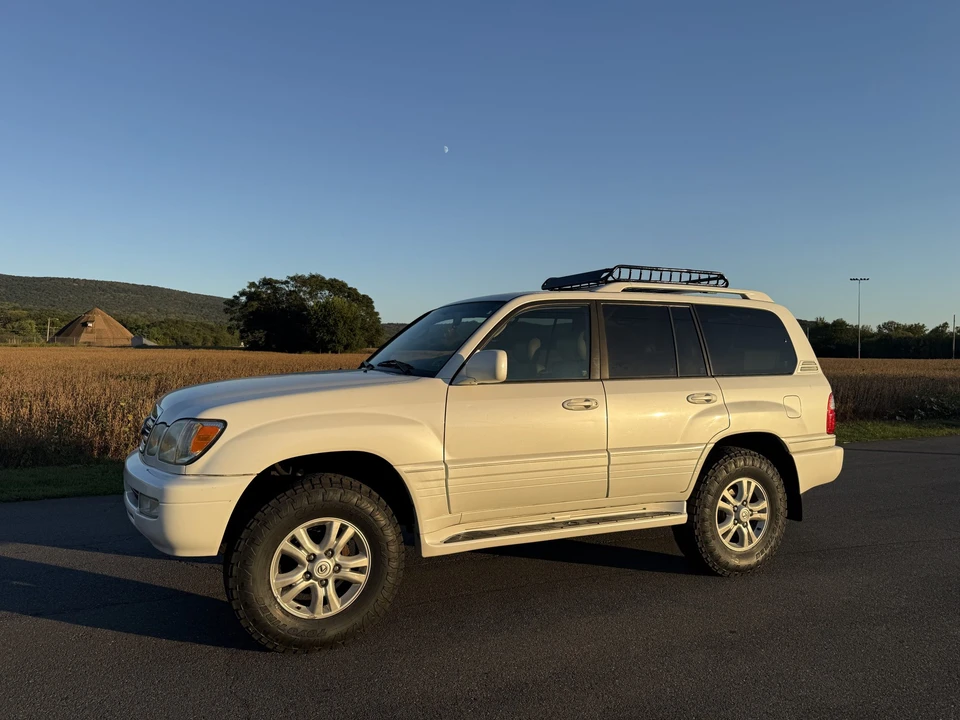 2004 Lexus LX 2nd Gen - Image 3 of 31