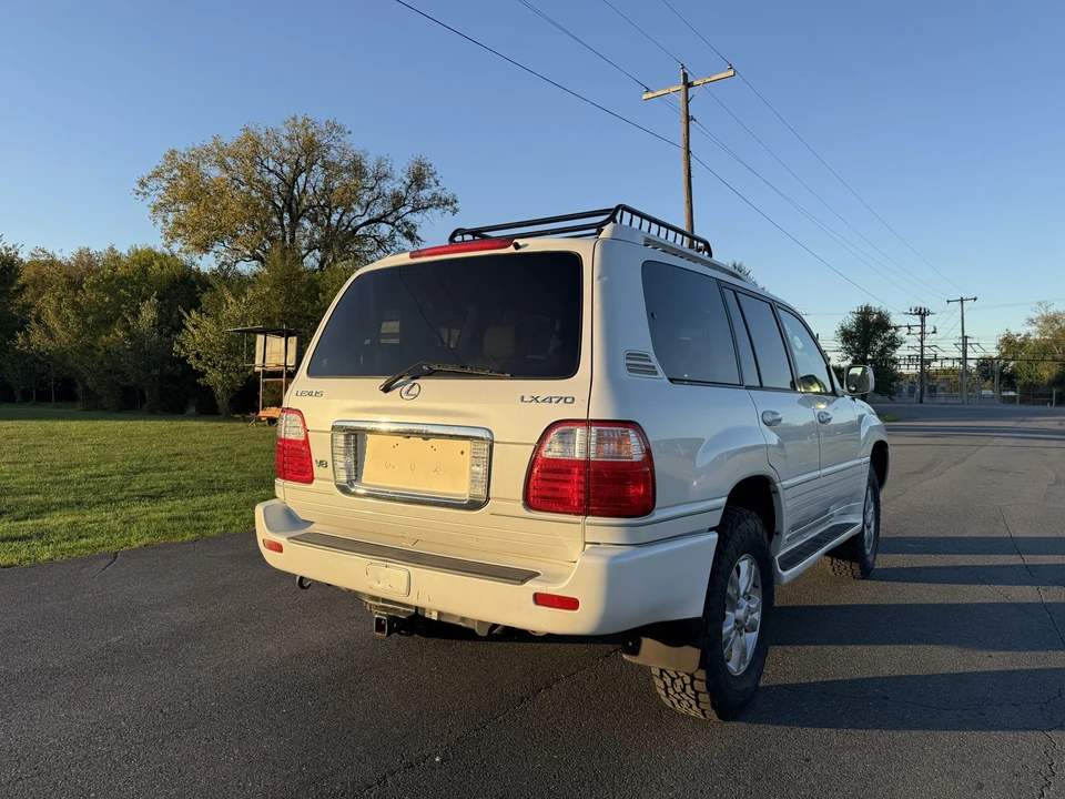 2004 Lexus LX 2nd Gen - Image 12 of 31