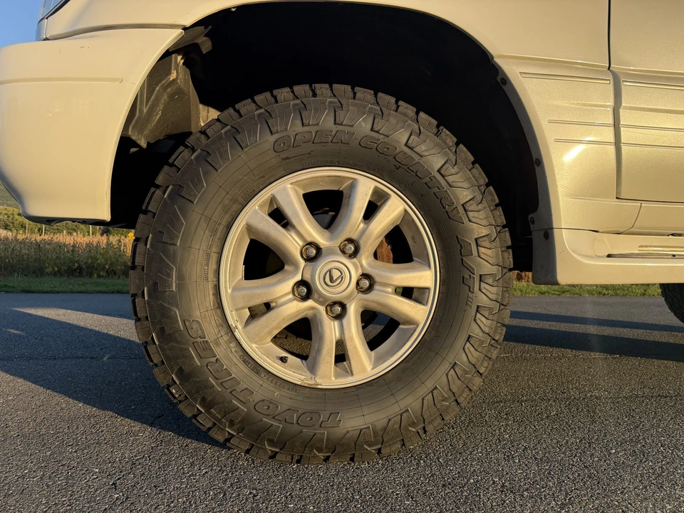 2004 Lexus LX 2nd Gen - Image 24 of 31