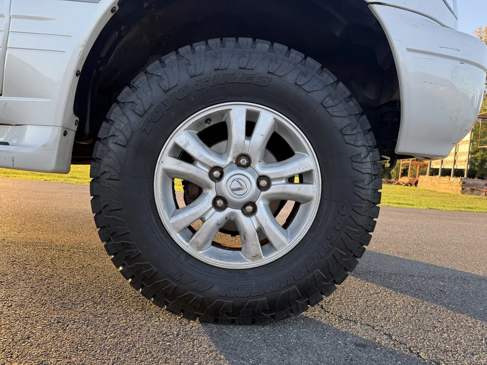 2004 Lexus LX 2nd Gen - Image 22 of 31