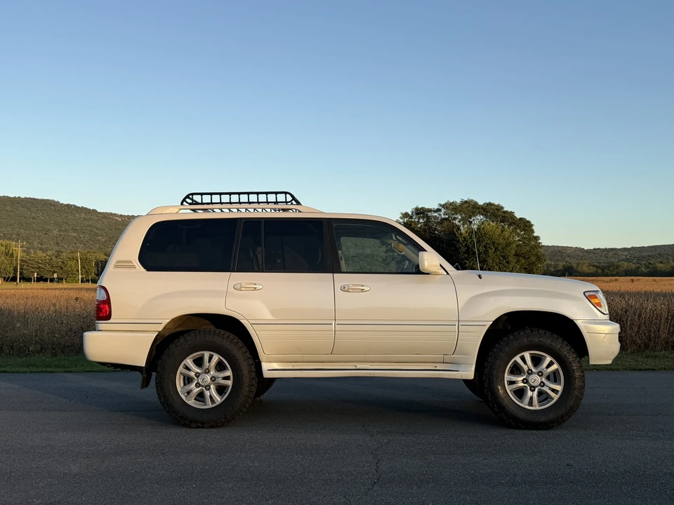 2004 Lexus LX 2nd Gen - Image 10 of 31