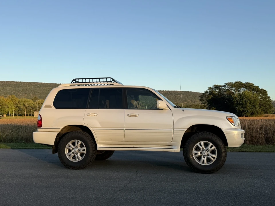 2004 Lexus LX 2nd Gen - Image 9 of 31