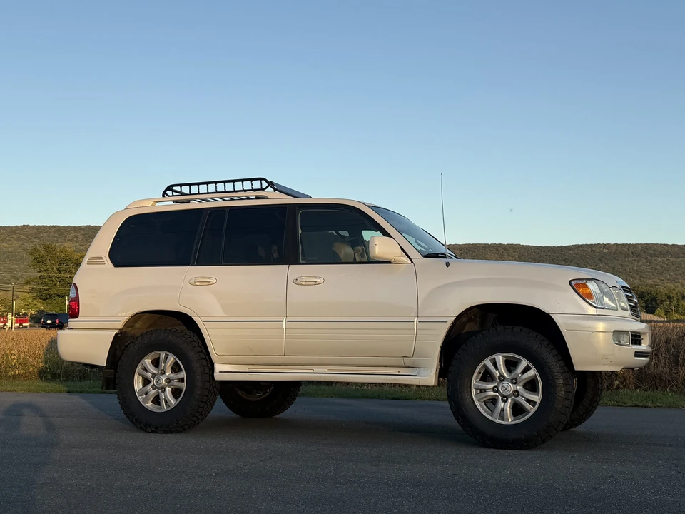 2004 Lexus LX 2nd Gen - Image 8 of 31