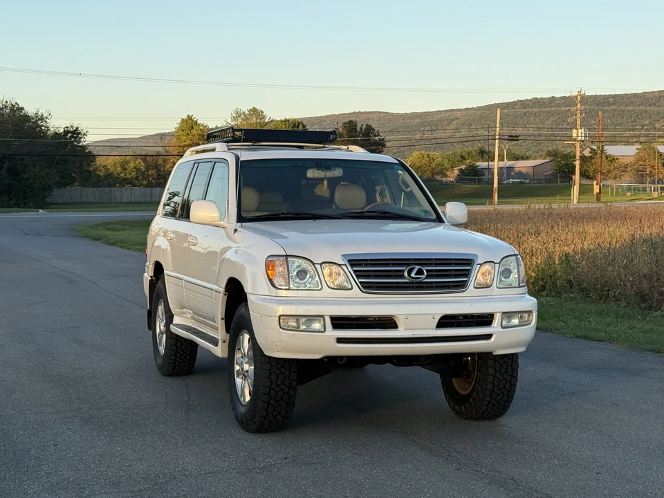 2004 Lexus LX 2nd Gen - Image 5 of 31
