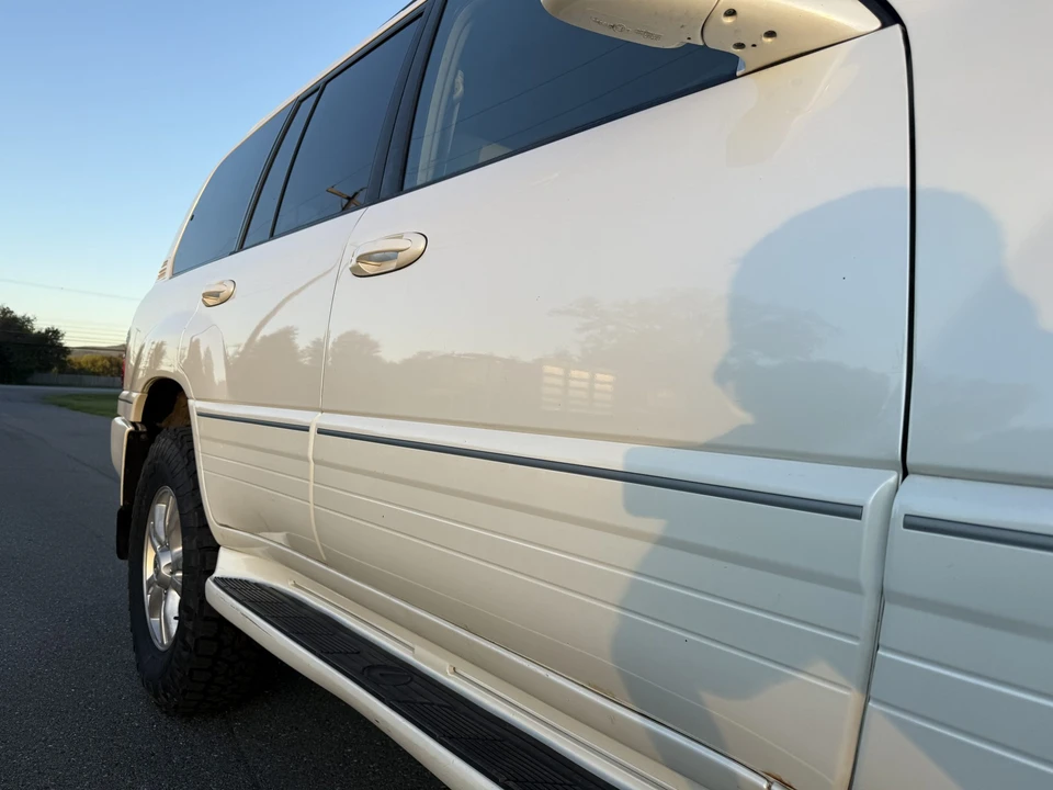 2004 Lexus LX 2nd Gen - Image 16 of 31
