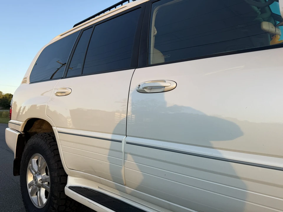 2004 Lexus LX 2nd Gen - Image 17 of 31