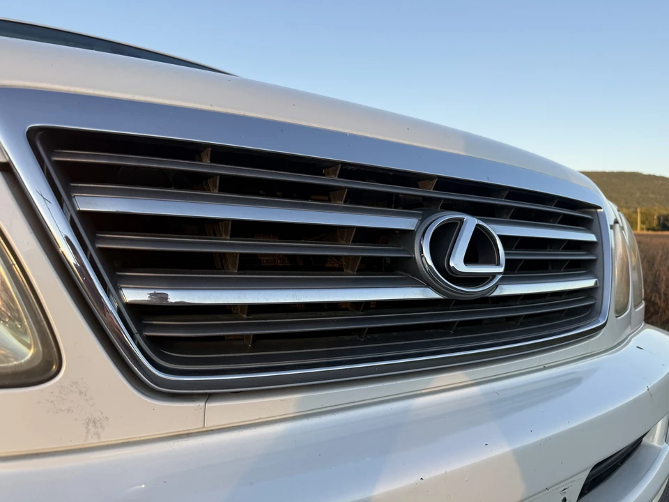 2004 Lexus LX 2nd Gen - Image 15 of 31
