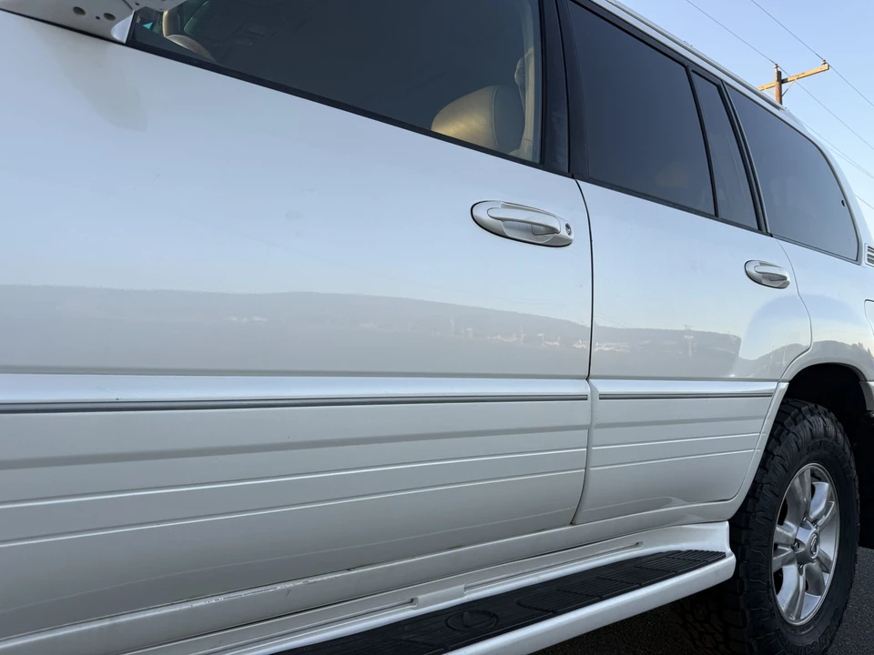 2004 Lexus LX 2nd Gen - Image 18 of 31