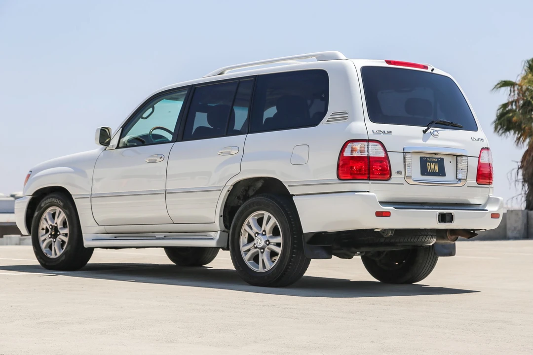 2004 Lexus LX 2nd Gen - Image 22 of 31