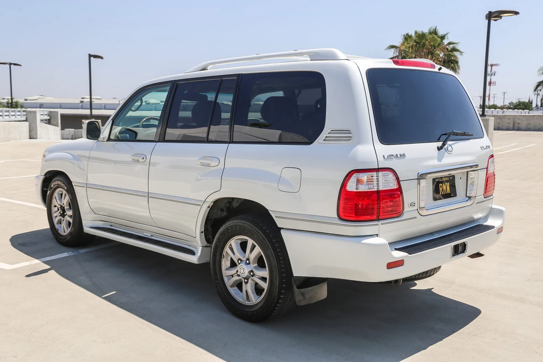 2004 Lexus LX 2nd Gen - Image 21 of 31