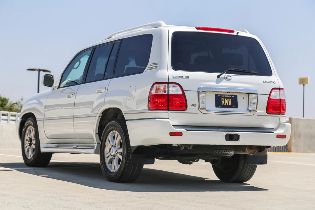 2004 Lexus LX 2nd Gen - Image 20 of 31