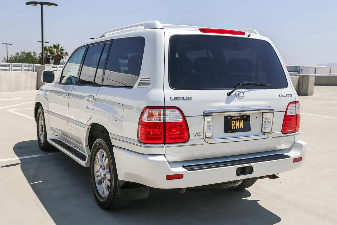 2004 Lexus LX 2nd Gen - Image 19 of 31