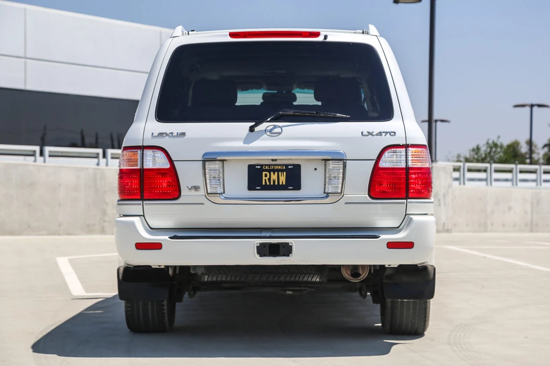 2004 Lexus LX 2nd Gen - Image 18 of 31