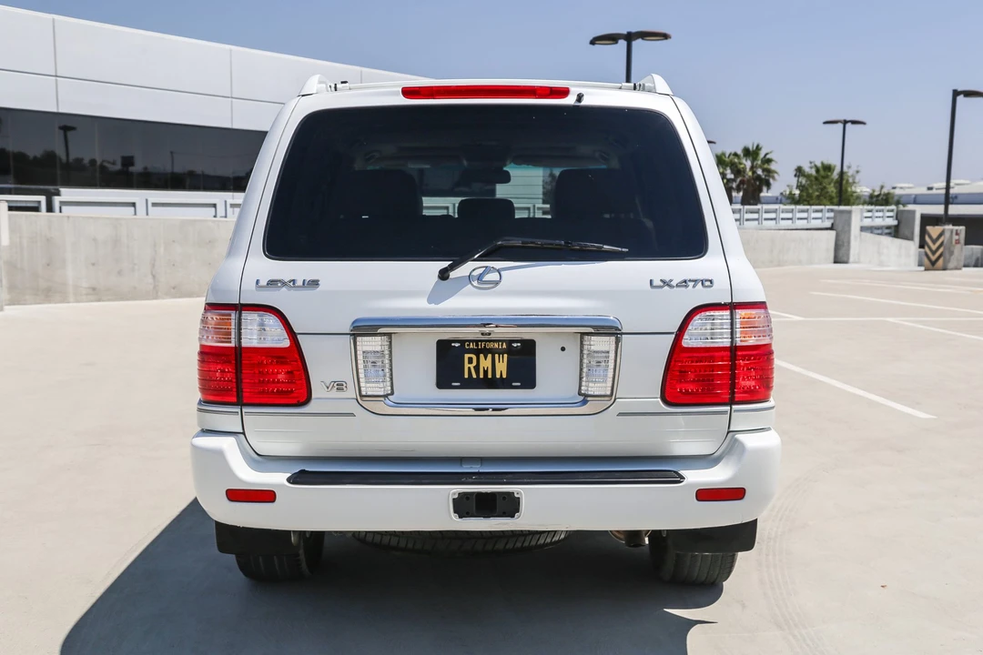 2004 Lexus LX 2nd Gen - Image 17 of 31