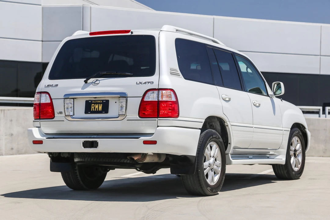 2004 Lexus LX 2nd Gen - Image 16 of 31