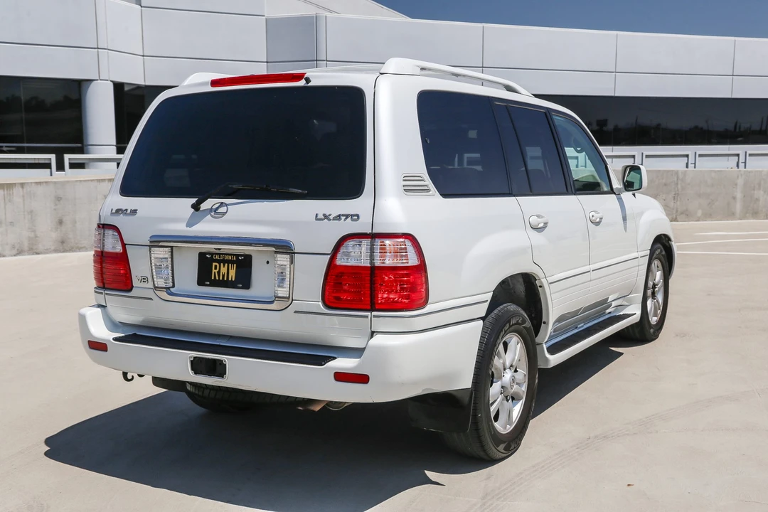 2004 Lexus LX 2nd Gen - Image 15 of 31