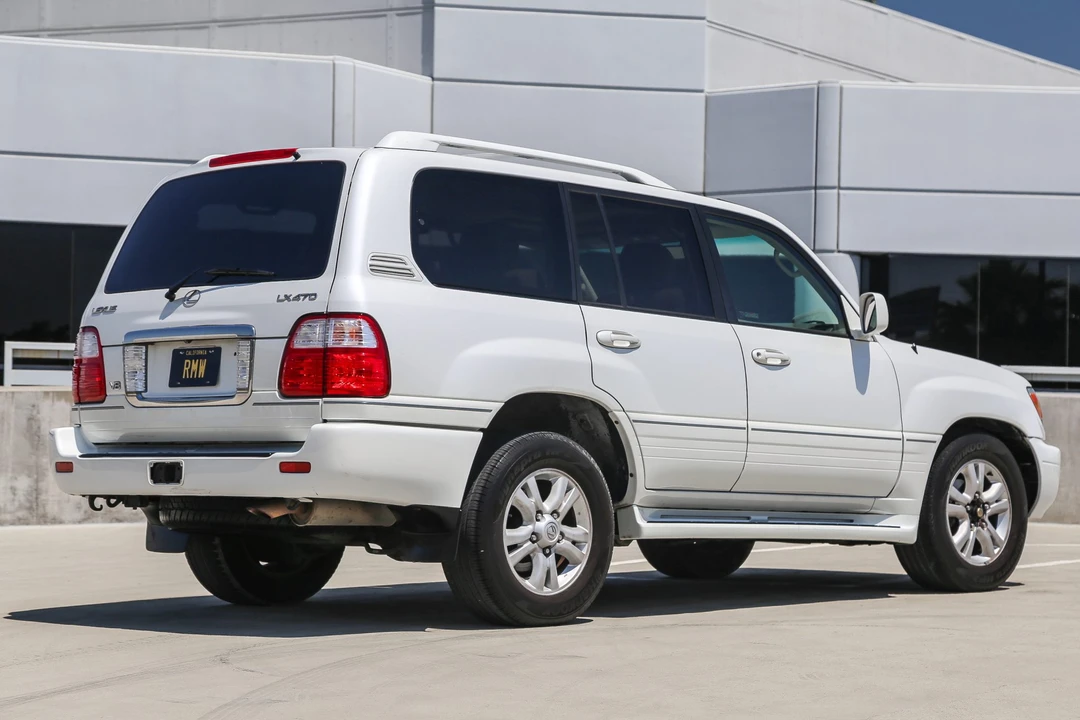 2004 Lexus LX 2nd Gen - Image 13 of 31