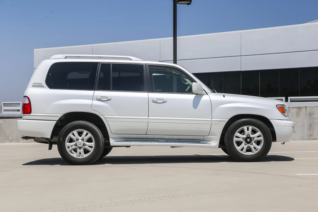 2004 Lexus LX 2nd Gen - Image 12 of 31