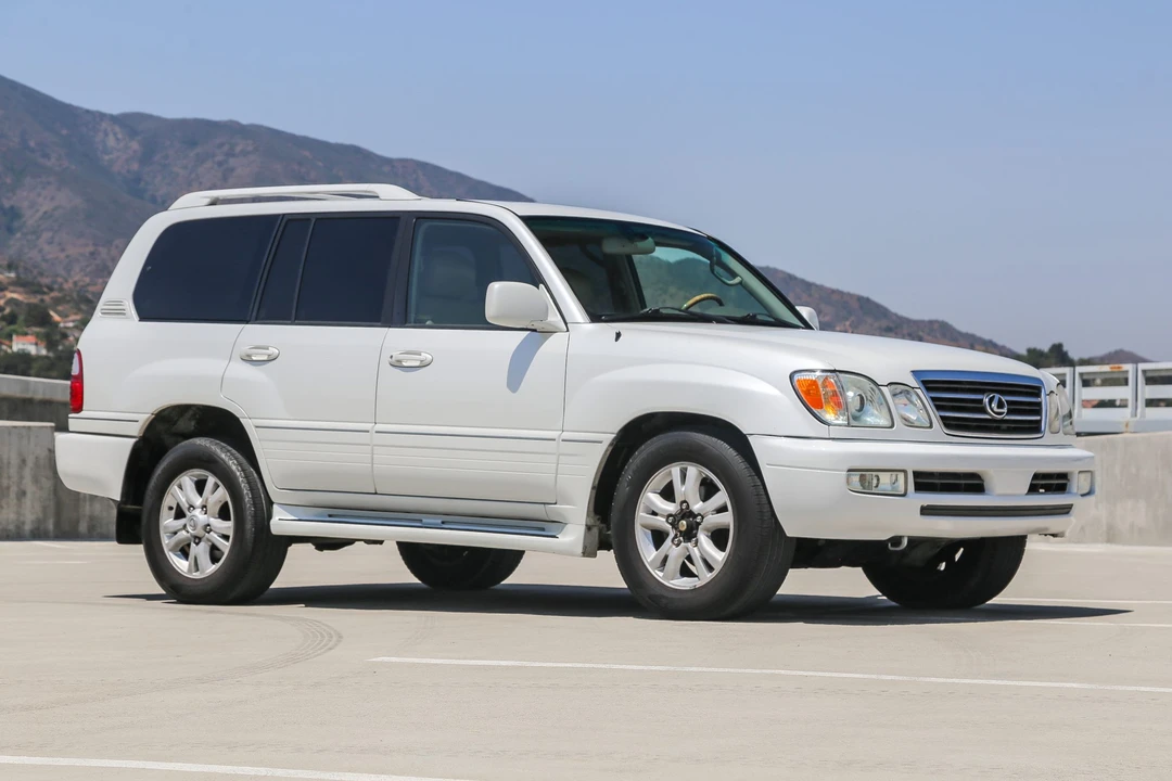 2004 Lexus LX 2nd Gen - Image 10 of 31