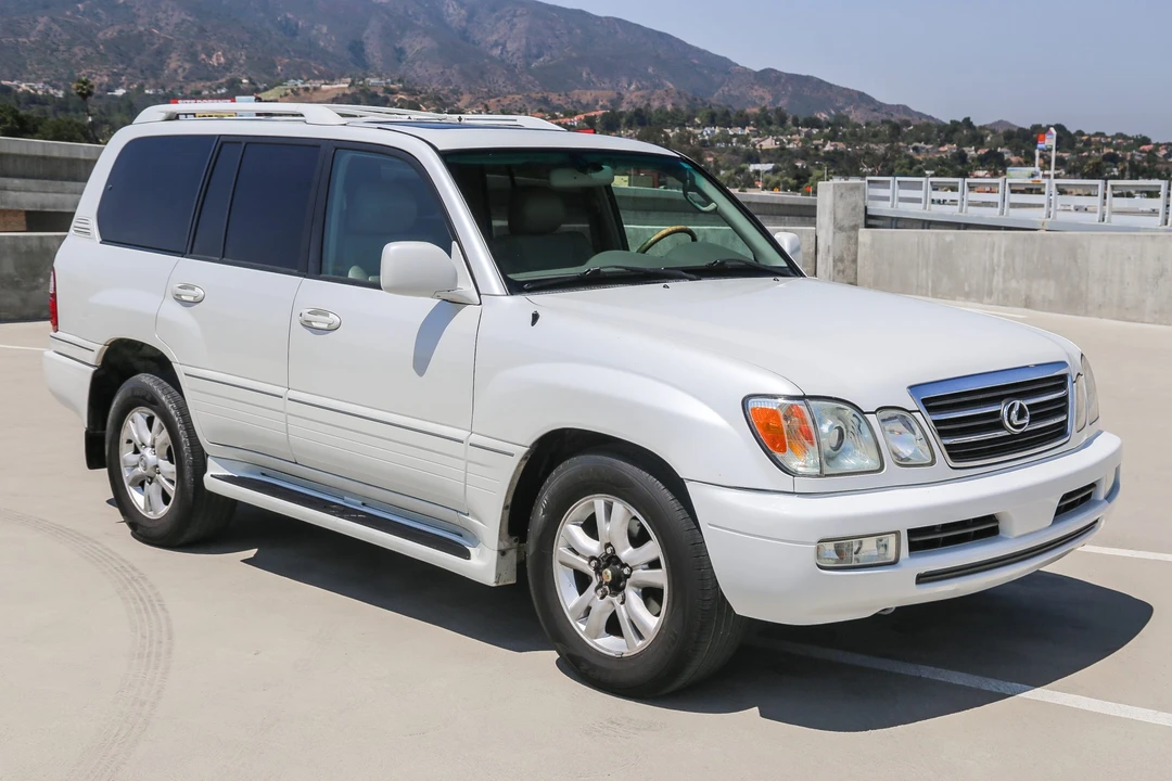 2004 Lexus LX 2nd Gen - Image 9 of 31