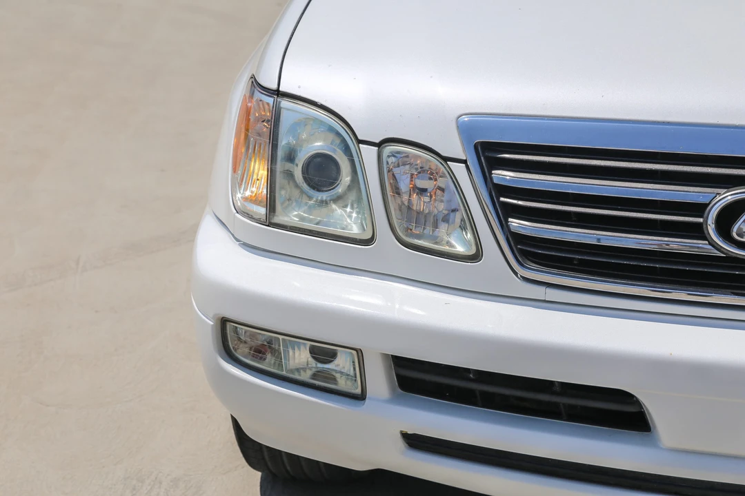 2004 Lexus LX 2nd Gen - Image 29 of 31