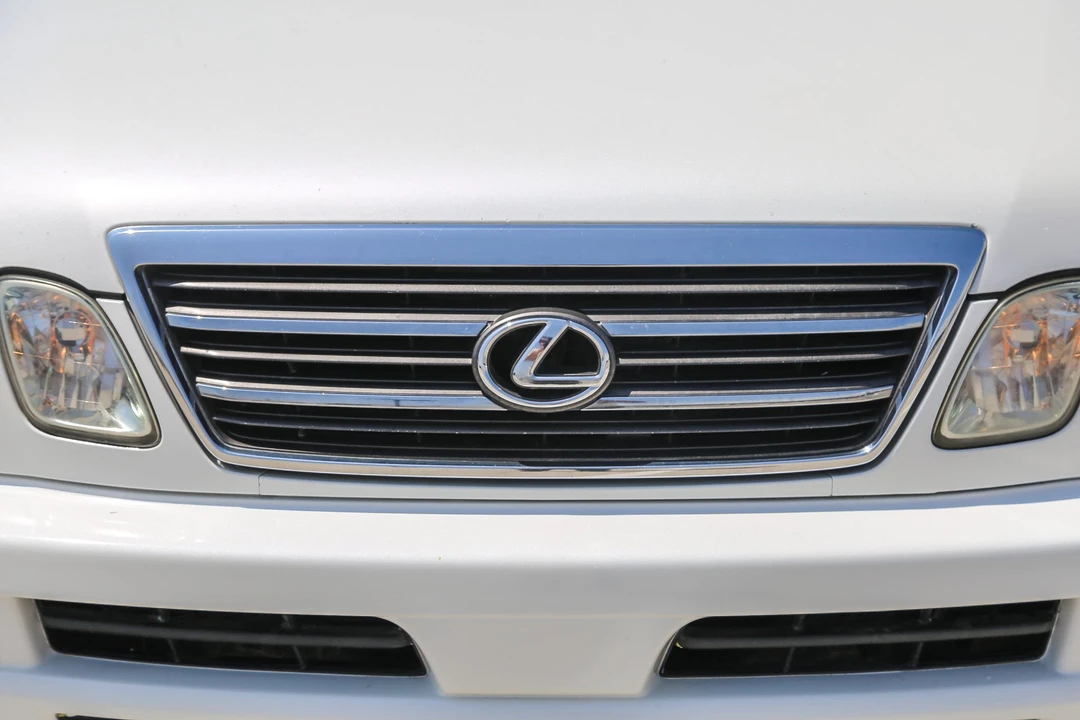 2004 Lexus LX 2nd Gen - Image 30 of 31