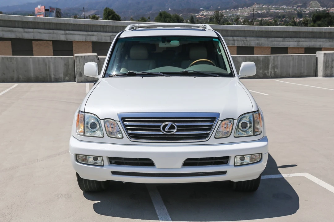 2004 Lexus LX 2nd Gen - Image 6 of 31