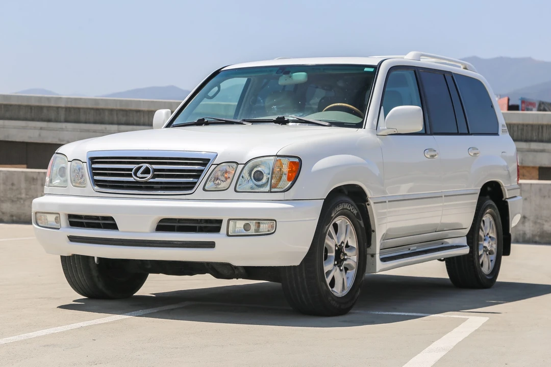 2004 Lexus LX 2nd Gen - Image 4 of 31