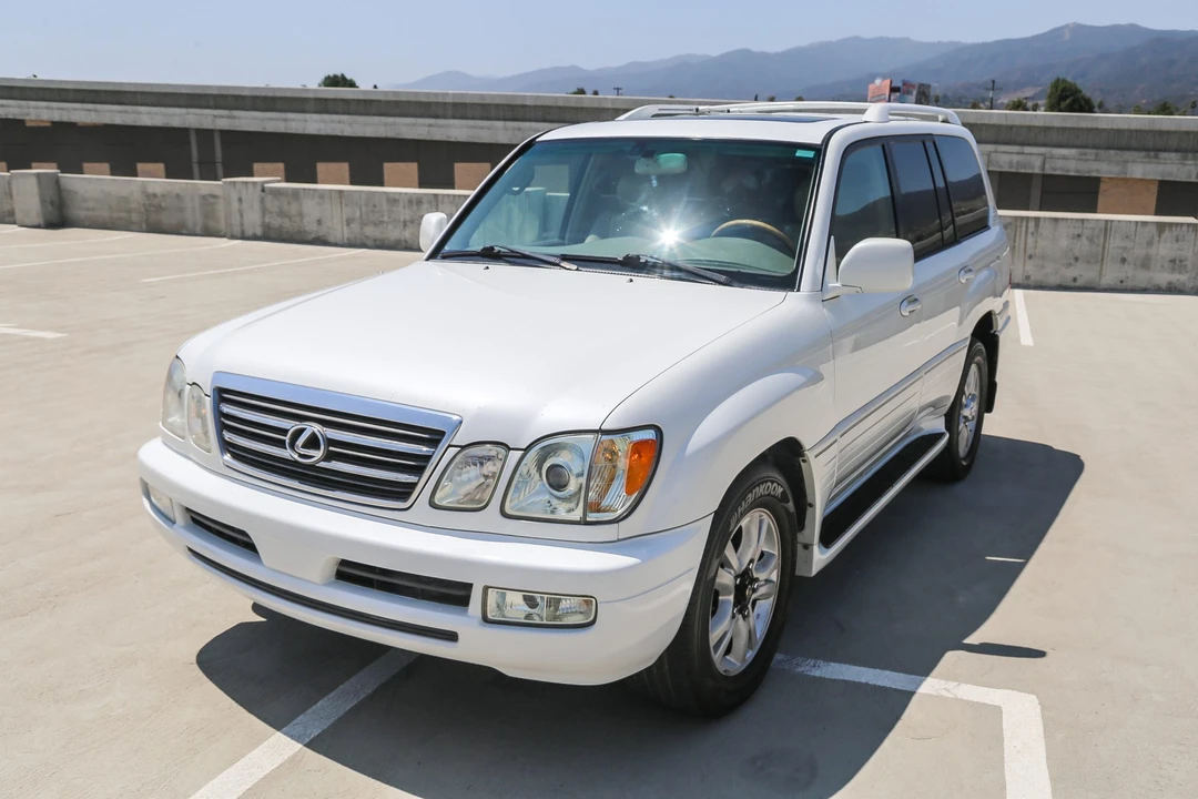 2004 Lexus LX 2nd Gen - Image 5 of 31