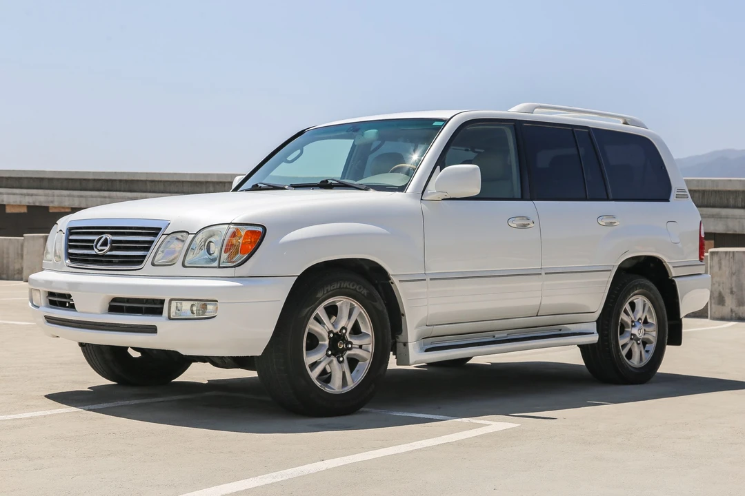 2004 Lexus LX 2nd Gen - Image 2 of 31