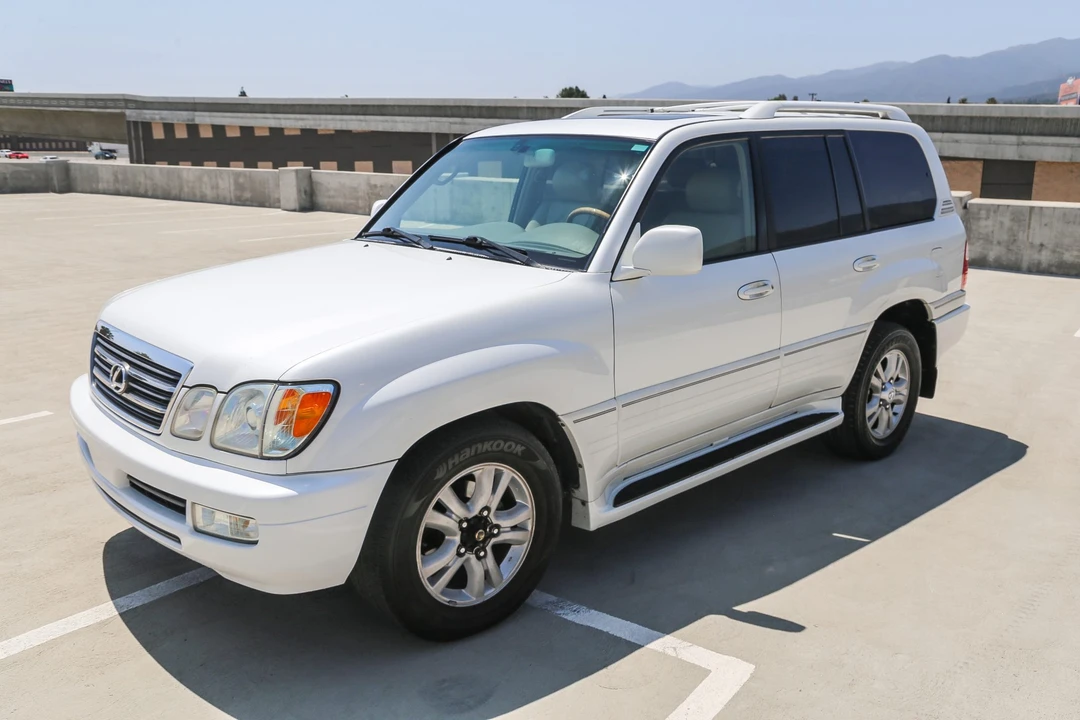 2004 Lexus LX 2nd Gen - Image 3 of 31
