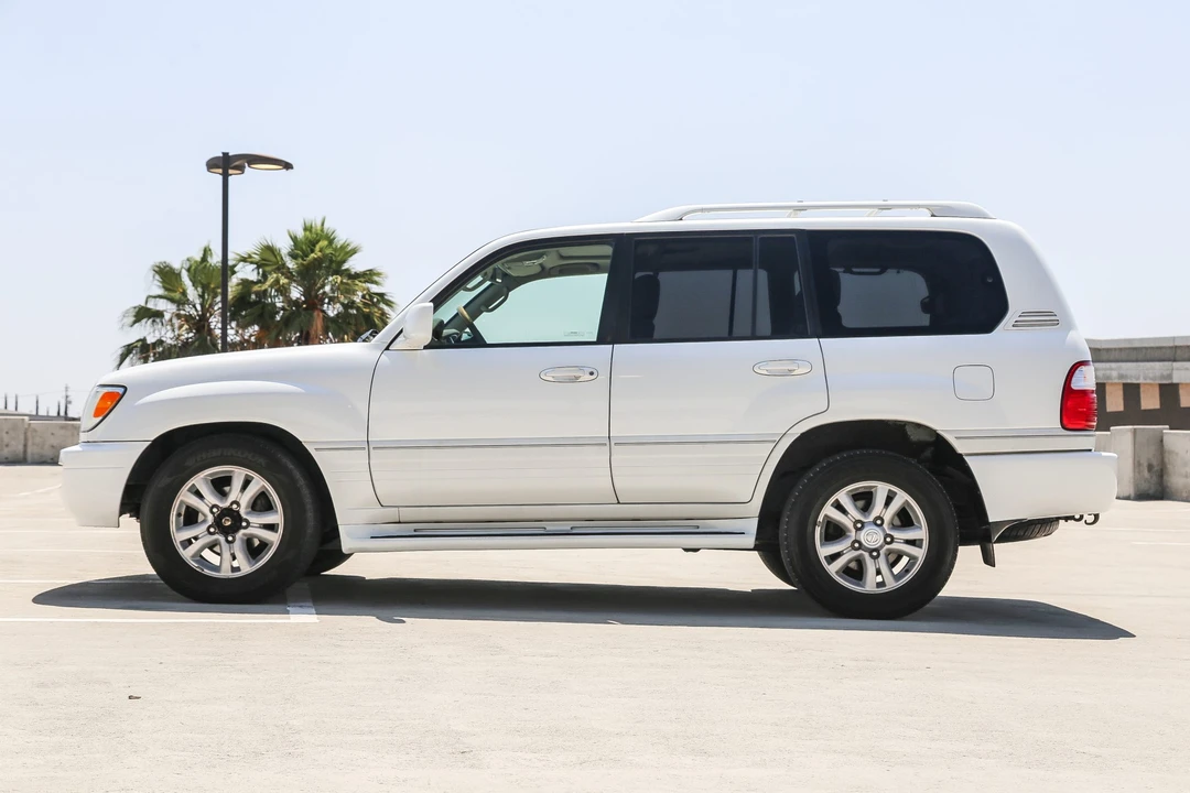 2004 Lexus LX 2nd Gen - Image 24 of 31